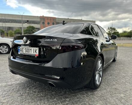 Чорний Альфа Ромео Джулія, об'ємом двигуна 2 л та пробігом 135 тис. км за 17000 $, фото 5 на Automoto.ua