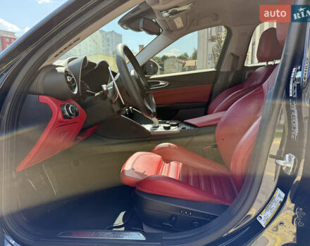 Черный Альфа Ромео Джулия, объемом двигателя 2 л и пробегом 86 тыс. км за 24900 $, фото 22 на Automoto.ua