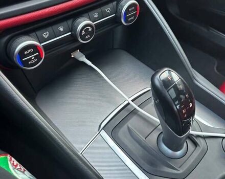 Черный Альфа Ромео Джулия, объемом двигателя 2 л и пробегом 45 тыс. км за 24000 $, фото 18 на Automoto.ua