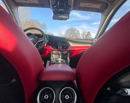 Черный Альфа Ромео Джулия, объемом двигателя 2 л и пробегом 45 тыс. км за 24000 $, фото 15 на Automoto.ua