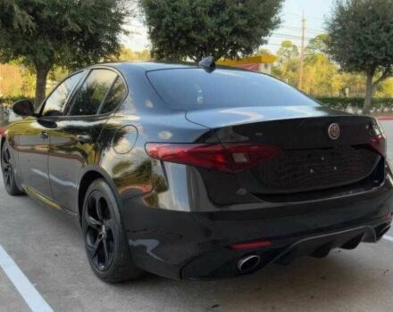 Чорний Альфа Ромео Джулія, об'ємом двигуна 2 л та пробігом 89 тис. км за 10700 $, фото 4 на Automoto.ua