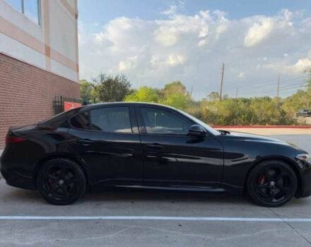 Чорний Альфа Ромео Джулія, об'ємом двигуна 2 л та пробігом 89 тис. км за 10700 $, фото 7 на Automoto.ua