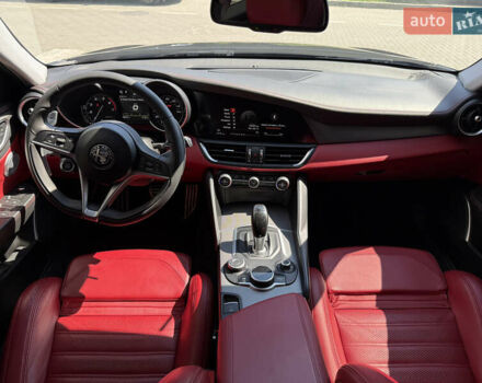 Черный Альфа Ромео Джулия, объемом двигателя 2 л и пробегом 86 тыс. км за 24900 $, фото 12 на Automoto.ua