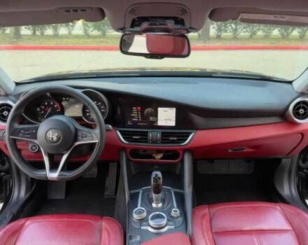 Чорний Альфа Ромео Джулія, об'ємом двигуна 2 л та пробігом 89 тис. км за 10700 $, фото 12 на Automoto.ua