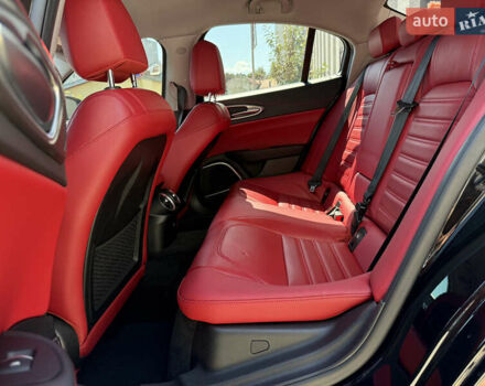 Черный Альфа Ромео Джулия, объемом двигателя 2 л и пробегом 86 тыс. км за 24900 $, фото 24 на Automoto.ua