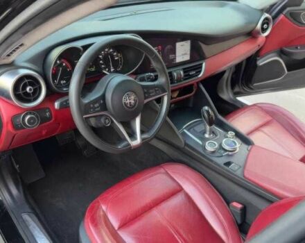 Чорний Альфа Ромео Джулія, об'ємом двигуна 2 л та пробігом 89 тис. км за 10700 $, фото 8 на Automoto.ua