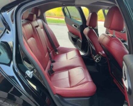 Чорний Альфа Ромео Джулія, об'ємом двигуна 2 л та пробігом 89 тис. км за 10700 $, фото 14 на Automoto.ua