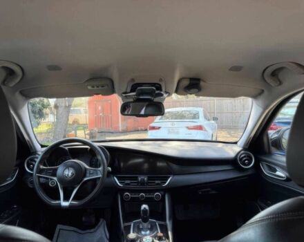 Чорний Альфа Ромео Джулія, об'ємом двигуна 2 л та пробігом 33 тис. км за 6300 $, фото 10 на Automoto.ua