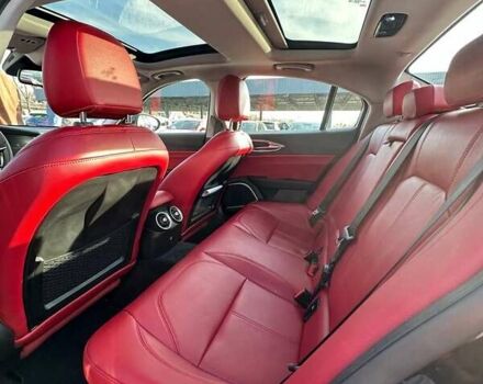 Черный Альфа Ромео Джулия, объемом двигателя 2 л и пробегом 45 тыс. км за 24000 $, фото 17 на Automoto.ua