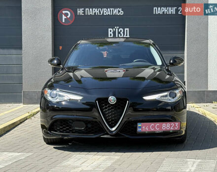 Черный Альфа Ромео Джулия, объемом двигателя 2 л и пробегом 86 тыс. км за 24900 $, фото 3 на Automoto.ua