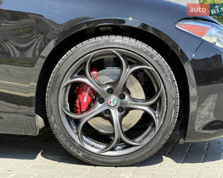 Черный Альфа Ромео Джулия, объемом двигателя 2 л и пробегом 86 тыс. км за 24900 $, фото 10 на Automoto.ua