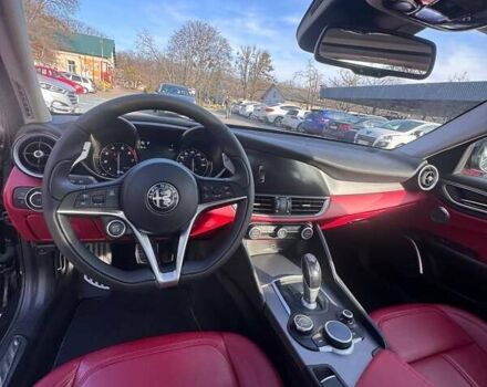 Черный Альфа Ромео Джулия, объемом двигателя 2 л и пробегом 45 тыс. км за 24000 $, фото 14 на Automoto.ua