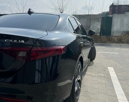 Чорний Альфа Ромео Джулія, об'ємом двигуна 2 л та пробігом 179 тис. км за 16800 $, фото 12 на Automoto.ua