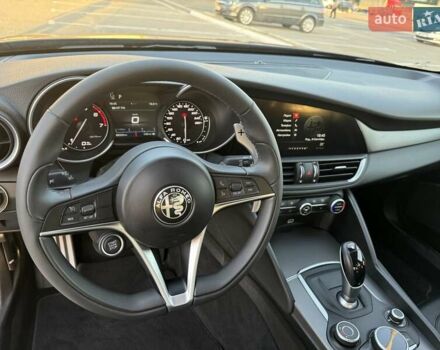 Черный Альфа Ромео Джулия, объемом двигателя 2 л и пробегом 88 тыс. км за 29100 $, фото 8 на Automoto.ua