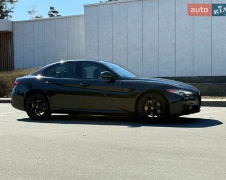 Чорний Альфа Ромео Джулія, об'ємом двигуна 2 л та пробігом 67 тис. км за 19990 $, фото 6 на Automoto.ua
