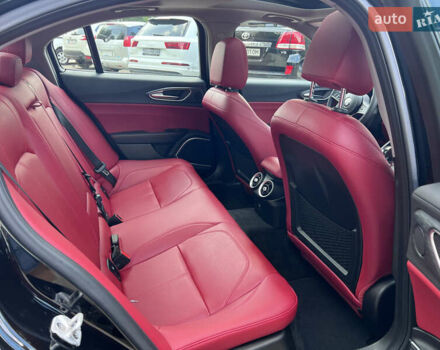 Черный Альфа Ромео Джулия, объемом двигателя 2 л и пробегом 29 тыс. км за 23999 $, фото 51 на Automoto.ua