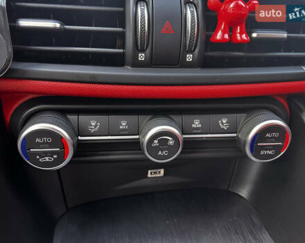 Черный Альфа Ромео Джулия, объемом двигателя 2 л и пробегом 29 тыс. км за 23999 $, фото 21 на Automoto.ua