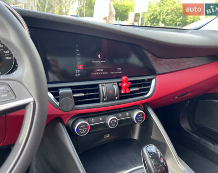 Черный Альфа Ромео Джулия, объемом двигателя 2 л и пробегом 29 тыс. км за 23999 $, фото 19 на Automoto.ua