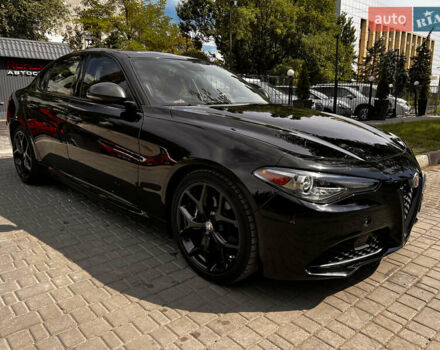 Черный Альфа Ромео Джулия, объемом двигателя 2 л и пробегом 29 тыс. км за 23999 $, фото 2 на Automoto.ua