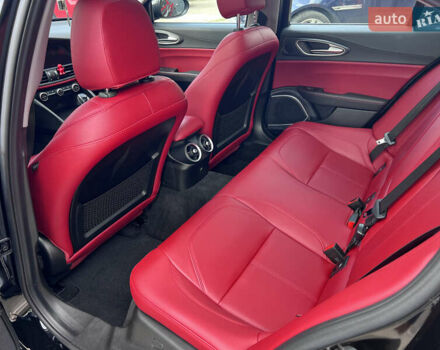 Черный Альфа Ромео Джулия, объемом двигателя 2 л и пробегом 29 тыс. км за 23999 $, фото 52 на Automoto.ua