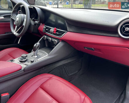 Черный Альфа Ромео Джулия, объемом двигателя 2 л и пробегом 29 тыс. км за 23999 $, фото 47 на Automoto.ua