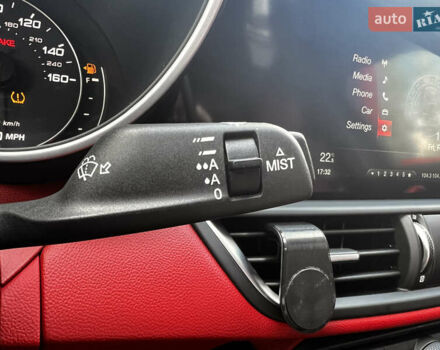 Черный Альфа Ромео Джулия, объемом двигателя 2 л и пробегом 29 тыс. км за 23999 $, фото 27 на Automoto.ua