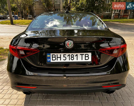 Черный Альфа Ромео Джулия, объемом двигателя 2 л и пробегом 29 тыс. км за 23999 $, фото 6 на Automoto.ua