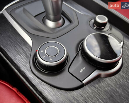 Черный Альфа Ромео Джулия, объемом двигателя 2 л и пробегом 29 тыс. км за 23999 $, фото 17 на Automoto.ua