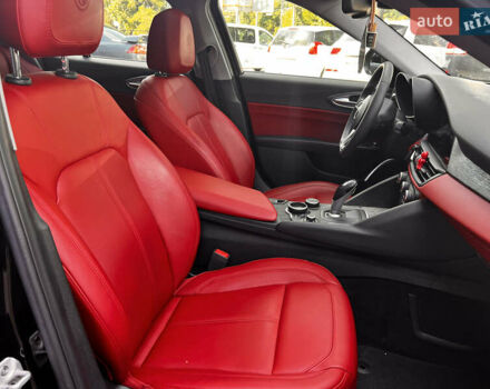 Черный Альфа Ромео Джулия, объемом двигателя 2 л и пробегом 29 тыс. км за 23999 $, фото 43 на Automoto.ua