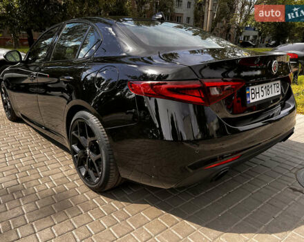 Черный Альфа Ромео Джулия, объемом двигателя 2 л и пробегом 29 тыс. км за 23999 $, фото 5 на Automoto.ua