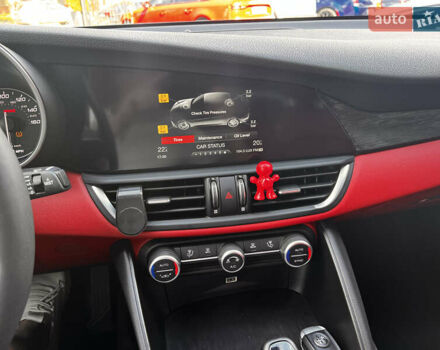 Черный Альфа Ромео Джулия, объемом двигателя 2 л и пробегом 29 тыс. км за 23999 $, фото 12 на Automoto.ua