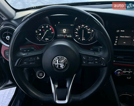 Чорний Альфа Ромео Джулія, об'ємом двигуна 2 л та пробігом 94 тис. км за 19999 $, фото 13 на Automoto.ua