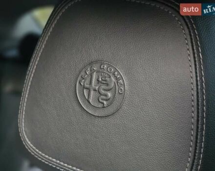 Чорний Альфа Ромео Джулія, об'ємом двигуна 2 л та пробігом 92 тис. км за 24400 $, фото 45 на Automoto.ua