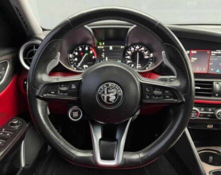 Черный Альфа Ромео Джулия, объемом двигателя 2 л и пробегом 33 тыс. км за 18000 $, фото 10 на Automoto.ua