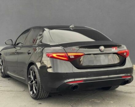 Черный Альфа Ромео Джулия, объемом двигателя 2 л и пробегом 33 тыс. км за 18000 $, фото 5 на Automoto.ua