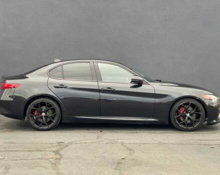 Черный Альфа Ромео Джулия, объемом двигателя 2 л и пробегом 33 тыс. км за 18000 $, фото 2 на Automoto.ua