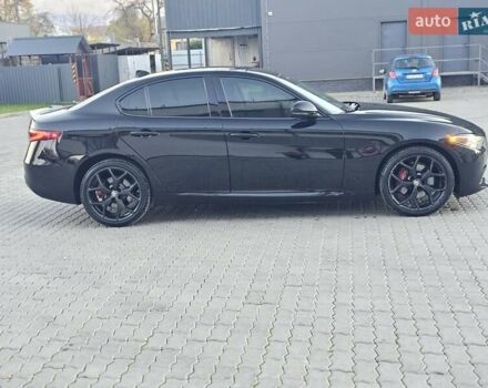 Черный Альфа Ромео Джулия, объемом двигателя 2 л и пробегом 92 тыс. км за 24400 $, фото 25 на Automoto.ua