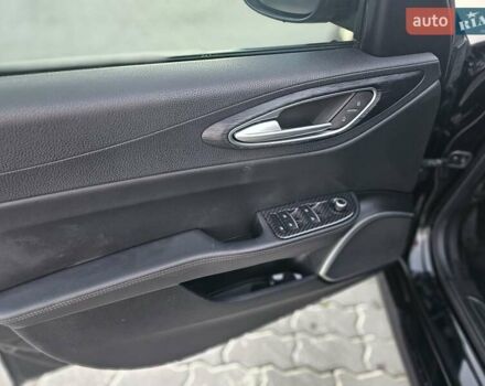 Черный Альфа Ромео Джулия, объемом двигателя 2 л и пробегом 92 тыс. км за 24400 $, фото 39 на Automoto.ua