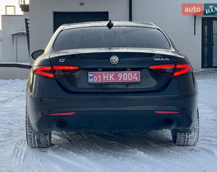 Чорний Альфа Ромео Джулія, об'ємом двигуна 2 л та пробігом 94 тис. км за 19999 $, фото 9 на Automoto.ua