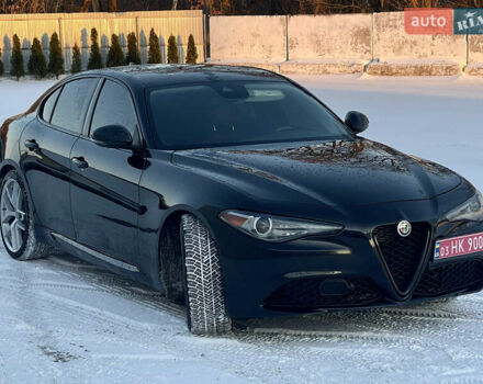 Чорний Альфа Ромео Джулія, об'ємом двигуна 2 л та пробігом 94 тис. км за 19999 $, фото 7 на Automoto.ua