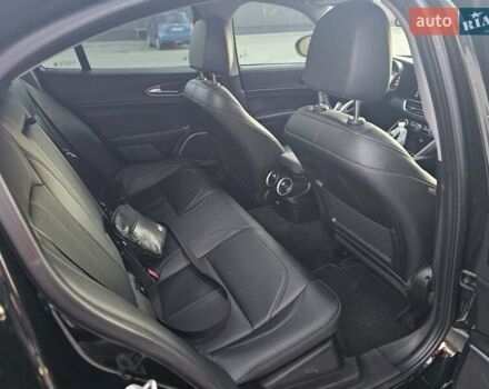 Черный Альфа Ромео Джулия, объемом двигателя 2 л и пробегом 92 тыс. км за 24400 $, фото 27 на Automoto.ua