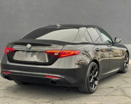 Черный Альфа Ромео Джулия, объемом двигателя 2 л и пробегом 33 тыс. км за 18000 $, фото 3 на Automoto.ua