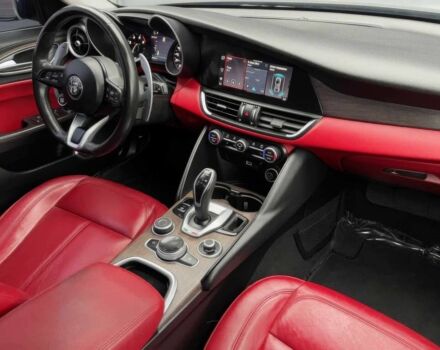 Черный Альфа Ромео Джулия, объемом двигателя 2 л и пробегом 33 тыс. км за 18000 $, фото 8 на Automoto.ua