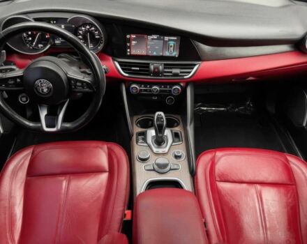 Черный Альфа Ромео Джулия, объемом двигателя 2 л и пробегом 33 тыс. км за 18000 $, фото 7 на Automoto.ua