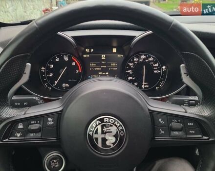 Чорний Альфа Ромео Джулія, об'ємом двигуна 2 л та пробігом 74 тис. км за 20900 $, фото 18 на Automoto.ua
