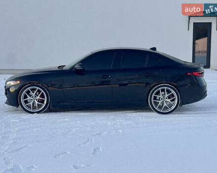 Чорний Альфа Ромео Джулія, об'ємом двигуна 2 л та пробігом 94 тис. км за 19999 $, фото 8 на Automoto.ua