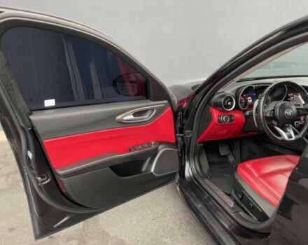 Черный Альфа Ромео Джулия, объемом двигателя 2 л и пробегом 33 тыс. км за 18000 $, фото 6 на Automoto.ua