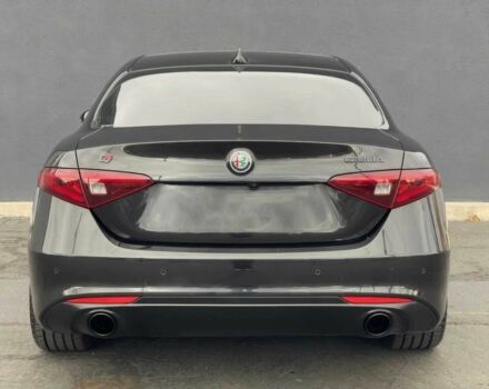 Черный Альфа Ромео Джулия, объемом двигателя 2 л и пробегом 33 тыс. км за 18000 $, фото 4 на Automoto.ua