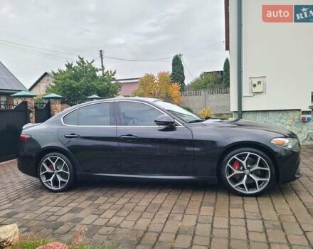 Чорний Альфа Ромео Джулія, об'ємом двигуна 2 л та пробігом 74 тис. км за 20900 $, фото 5 на Automoto.ua