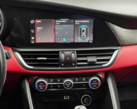 Черный Альфа Ромео Джулия, объемом двигателя 2 л и пробегом 33 тыс. км за 18000 $, фото 11 на Automoto.ua